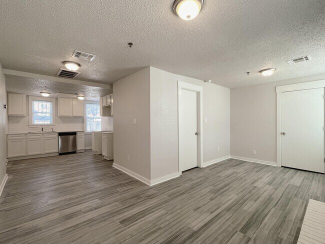 Building Photo - 727 Culbertson Dr
