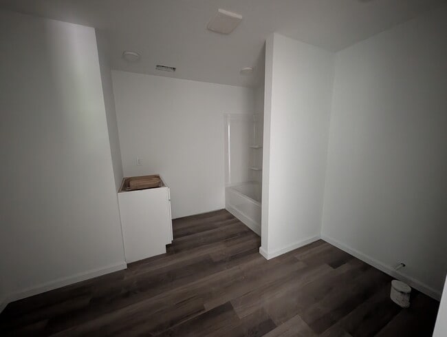 Building Photo - 20 Frasier Ln SW