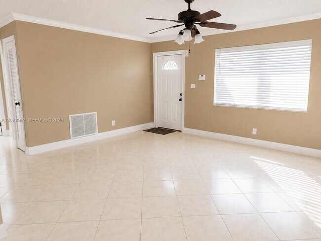 Foto del edificio - 5716 NW 70th Terrace
