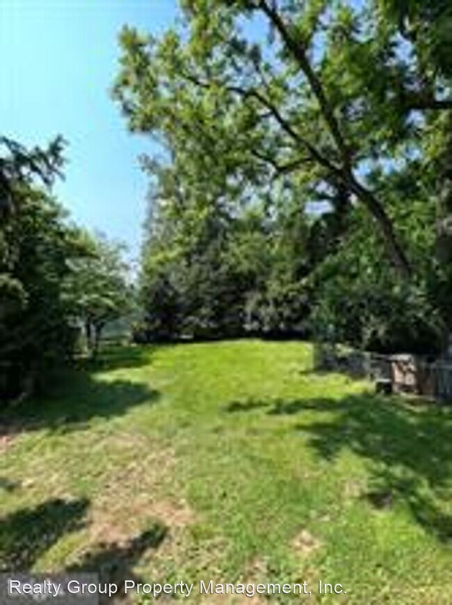 Building Photo - 5 br, 3.5 bath House - 8 Mannakee St.