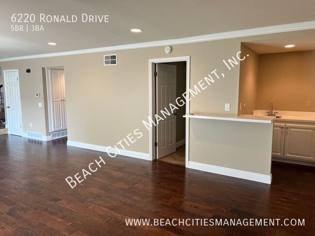 Photo - 6220 Ronald Dr House