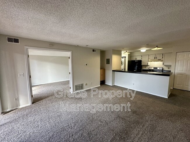 Foto del edificio - 4899 S Dudley St