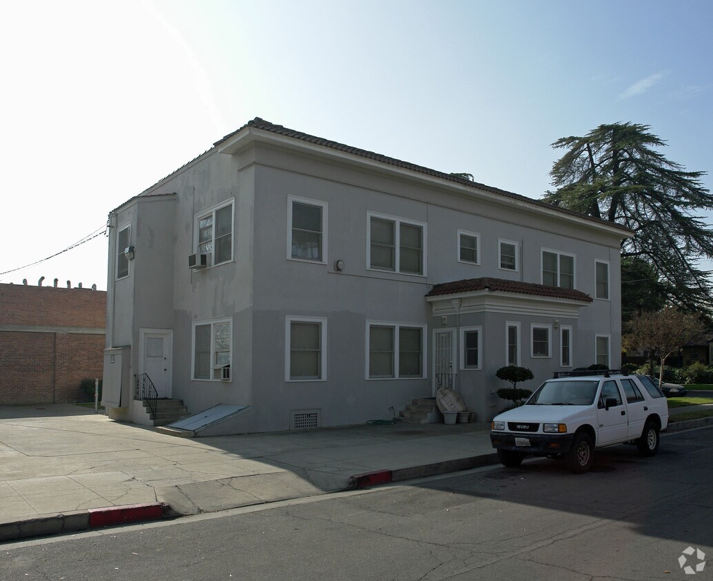 Building Photo - 2034 N Van Ness Blvd