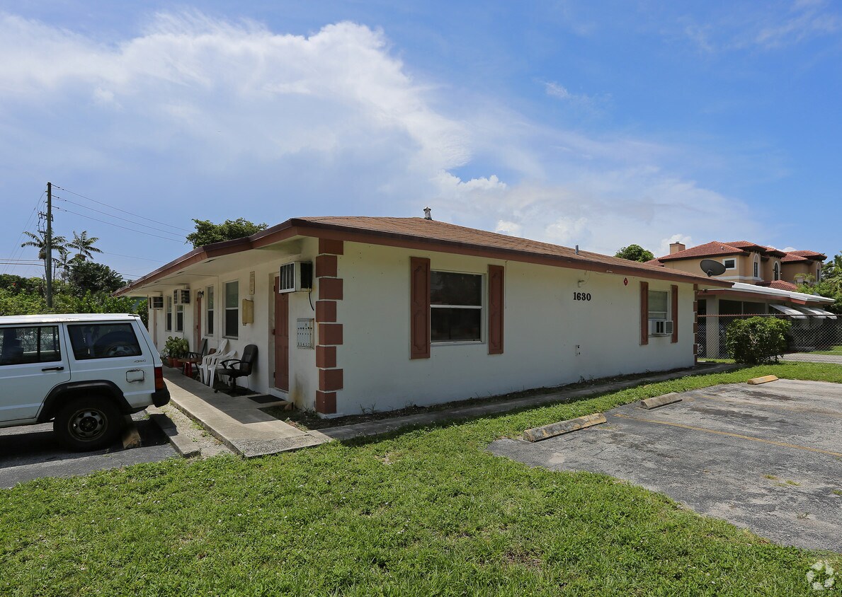 Building Photo - 1630 N Dixie Hwy