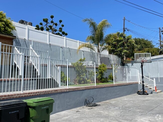 813 Pier Ave