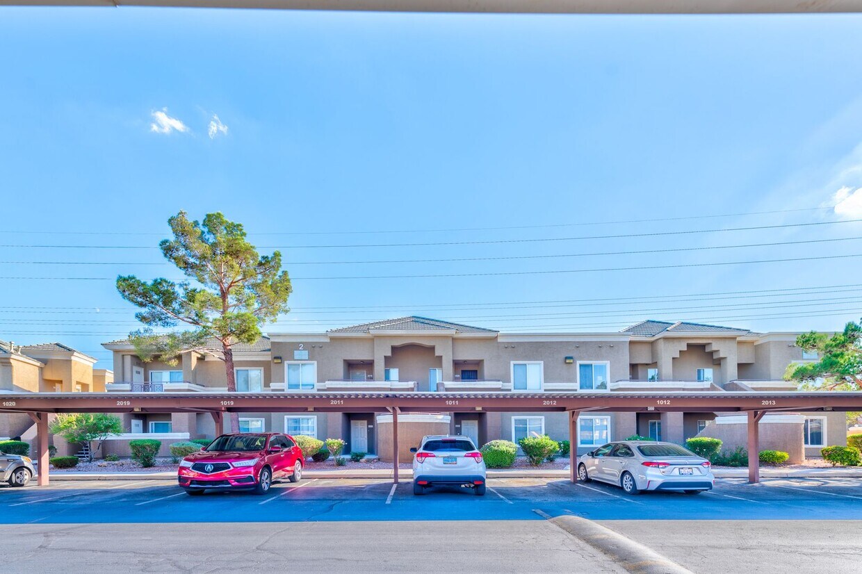 Foto principal - 8070 W Russell Rd
