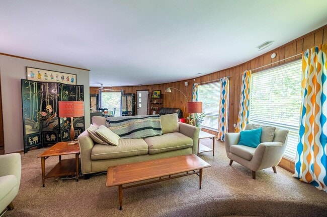 Building Photo - 516 McIntosh Dr