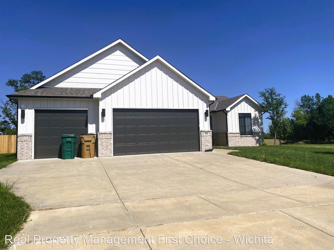 Foto principal - 5 br, 3 bath House - 810 S. Hedgewood St.