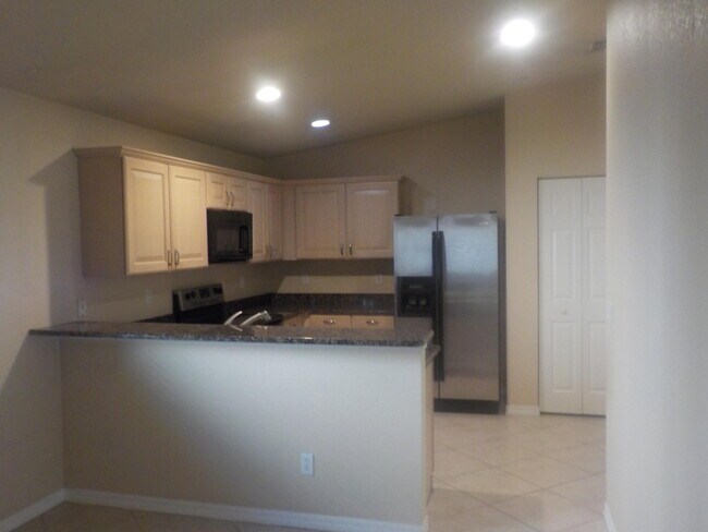 Building Photo - 1957 Providence Pl