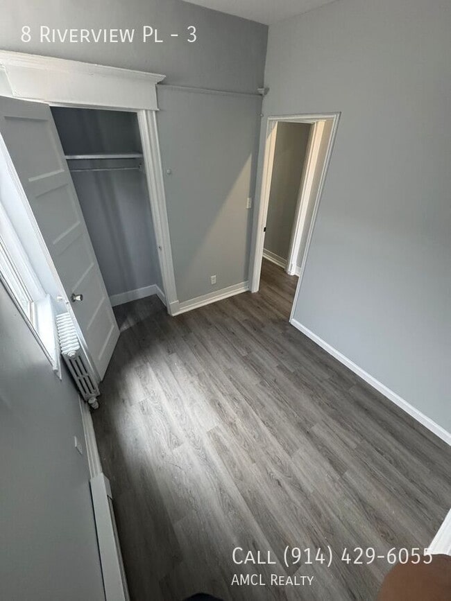 Building Photo - 8 Riverview Pl