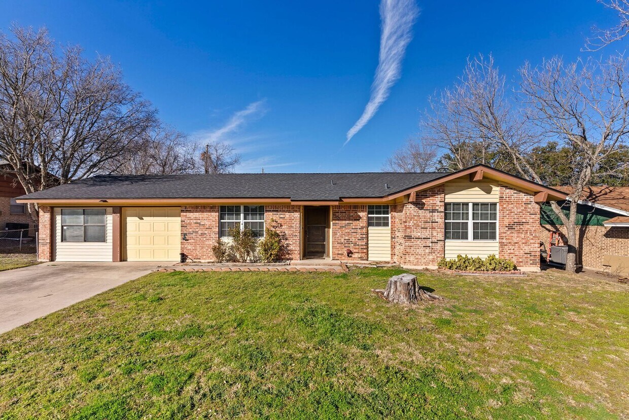 Foto principal - 1203 Hughes Ave