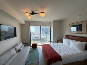 Building Photo - 11 NE 6th St