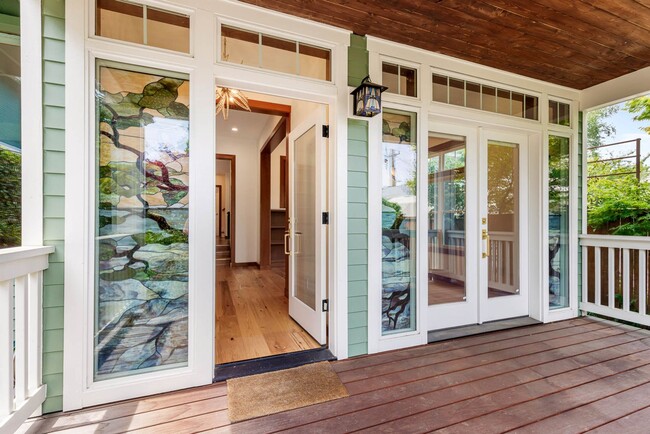 Foto del edificio - Updated 4 Bedroom North Capitol Hill Craftsman