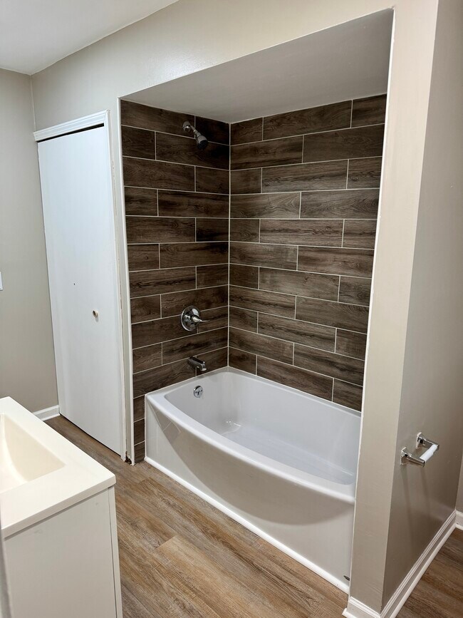 Foto del edificio - 1155 Maple St