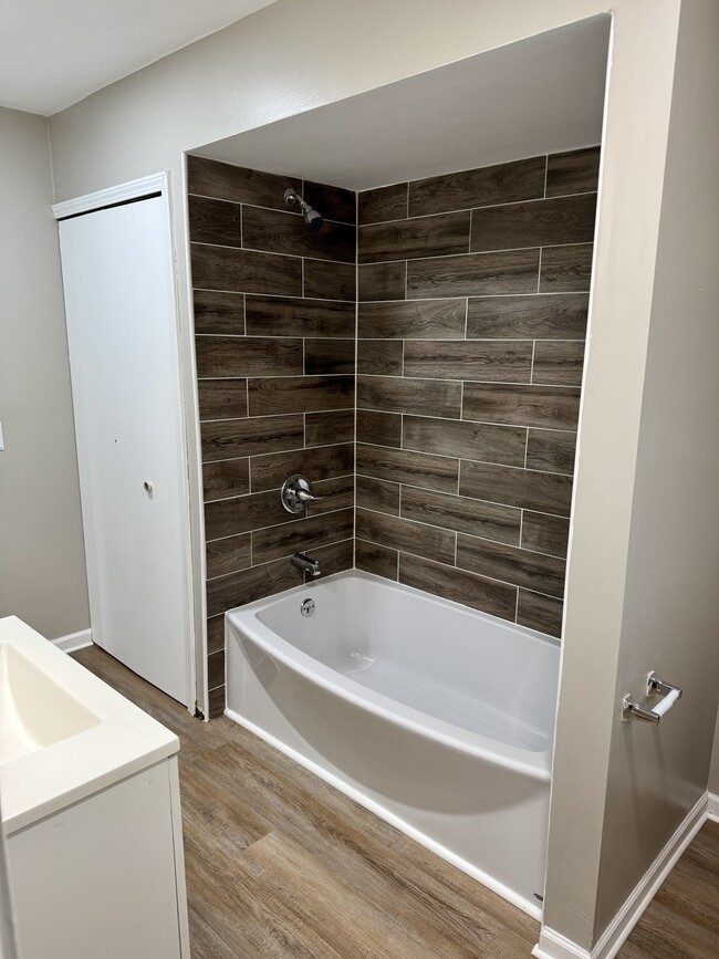 Building Photo - 1155 Maple St