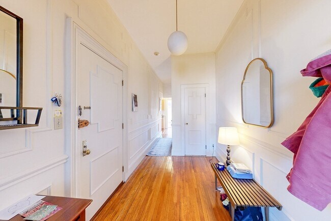 Building Photo - 231 Beacon St