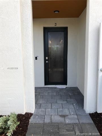 Building Photo - 10419 NW 82nd st  3