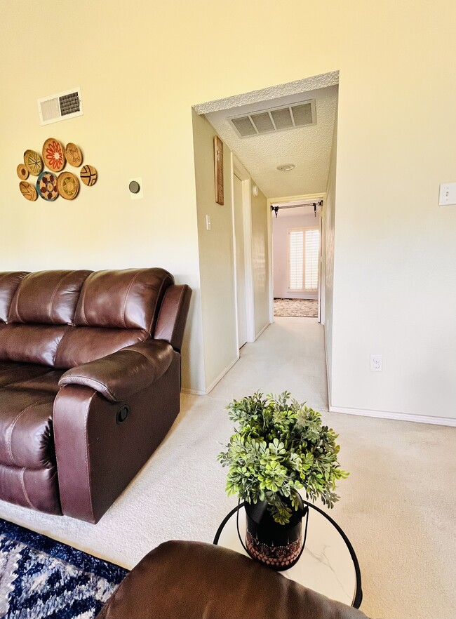 Building Photo - 659 Cimarron Trl