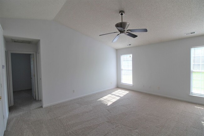 Building Photo - Charming 3-Bedroom Ranch Home in the Meriw...