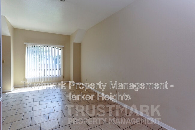 Foto del edificio - 800 Silver Creek Dr