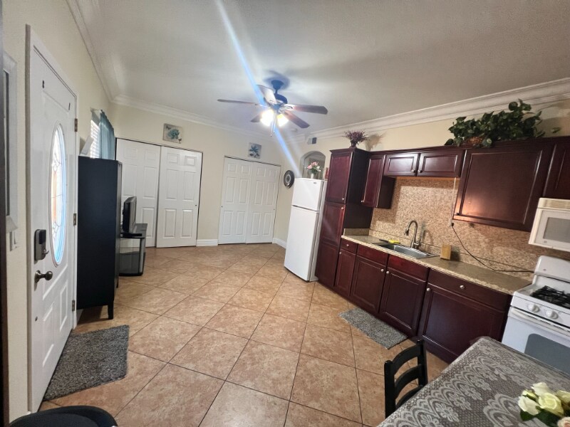 7950 Pearl Drop Ct Unit B, Antelope, CA 95843 Room for Rent in