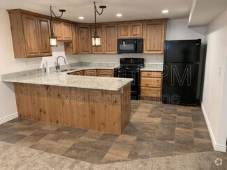 Building Photo - 8284 S Fallbrook Cir