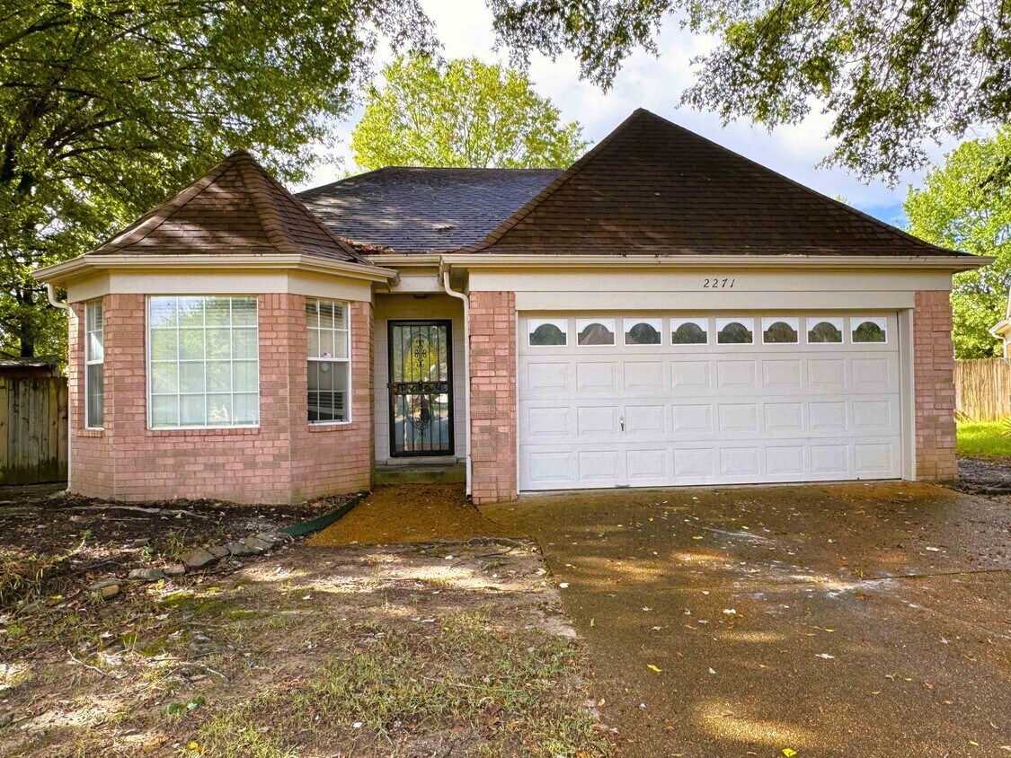 Foto principal - 2271 Lake Springs Ln