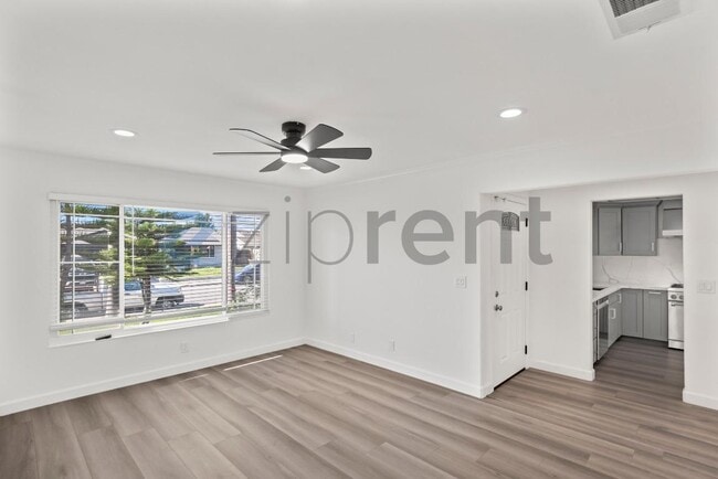 Foto del edificio - 3068 Nightingale Pl