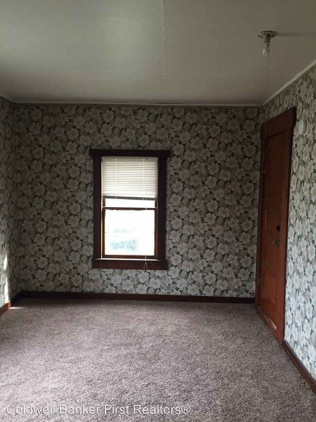Building Photo - 534 S Palouse