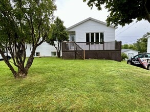 Building Photo - 121 Canada Dr