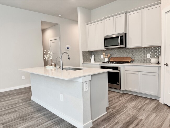 Building Photo - 14273 Lake Lodge Dr