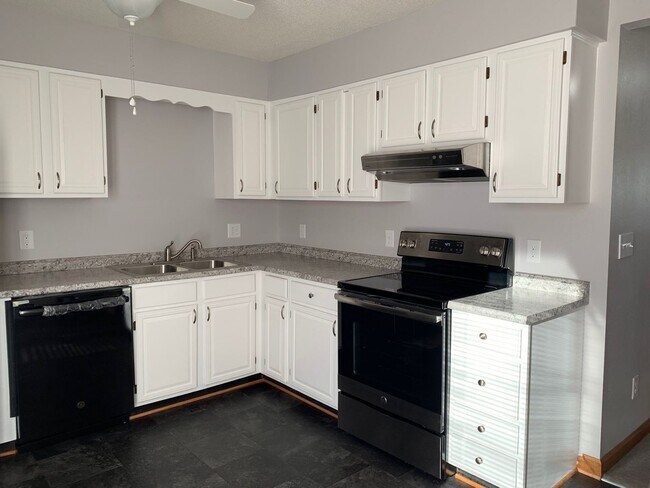 Building Photo - 6663 Briarfield Ave