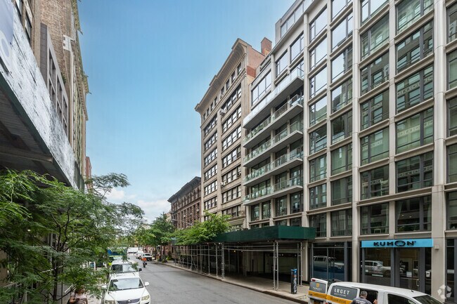 Building Photo - 147 W 22nd St