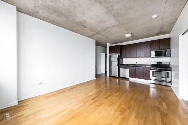 Building Photo - 659 W Randolph St
