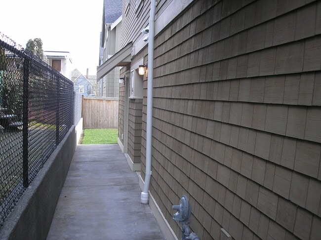 Building Photo - 532 24th Ave S