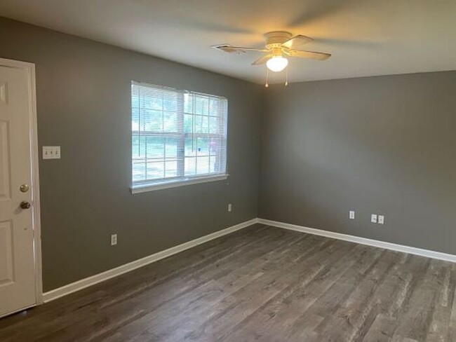 Building Photo - Move in Ready!