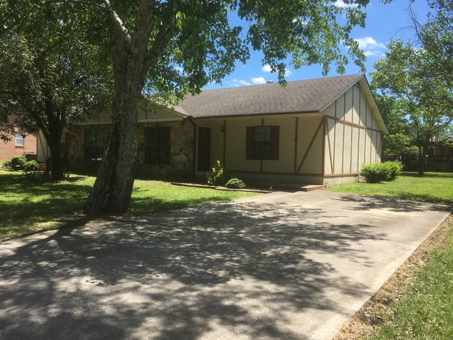 Building Photo - 735 Bradley Dr