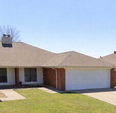 Building Photo - 1503 Lindsey Ln