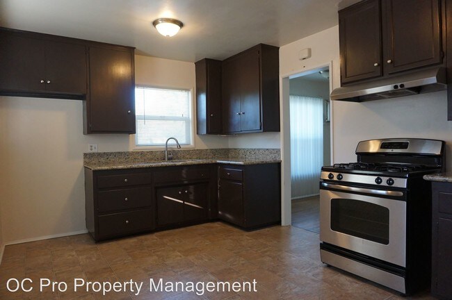 Building Photo - 3 br, 1 bath House - 792 N. Orange