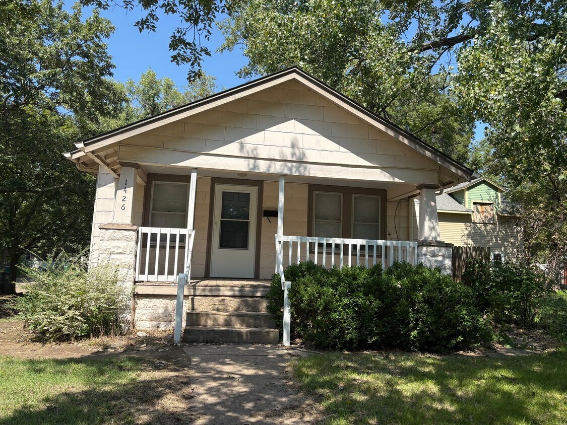 Foto principal - Beautiful 2 bed/ 1 bath