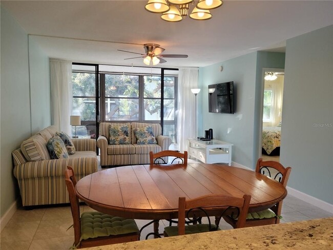 Foto del edificio - 14130 Rosemary Ln