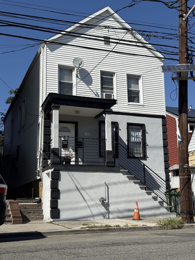 Building Photo - 189 Garfield Ave