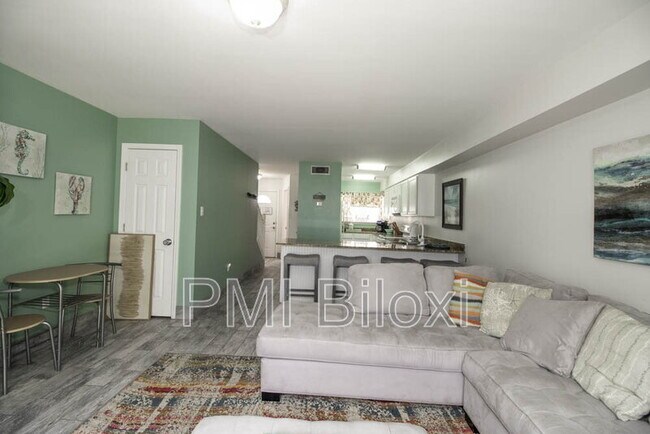 Foto del edificio - 1664 Beach Blvd