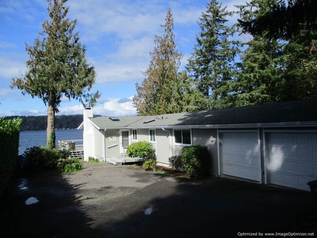 Building Photo - Charming Partially Furnished Waterfront Ho...