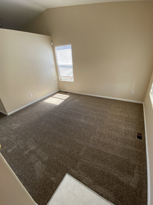 Building Photo - DON'T MISS!! 3BD/2BA Single Family Home in Parker, Water & Mowing Included!!!!