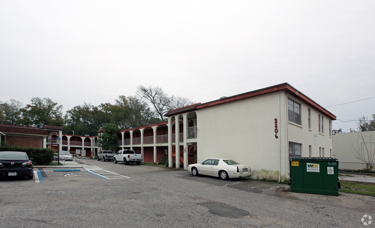 Primary Photo - Granada Apartments