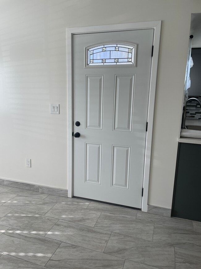 Building Photo - 600 W Palmer St