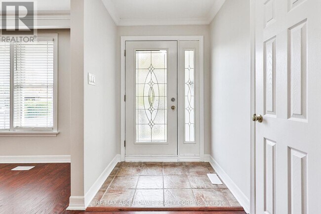 Photo du bâtiment - 2063 Hixon St