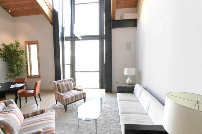 Building Photo - Rare Loft Style Condo, Huge Windows, High ...