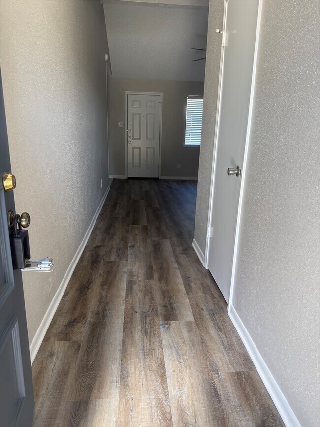 Foto del edificio - 6611 Rockfield Dr